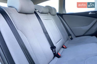 Універсал Volkswagen Passat 2010 в 