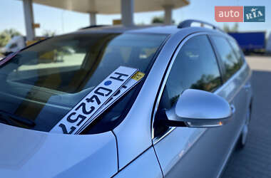 Універсал Volkswagen Passat 2010 в 