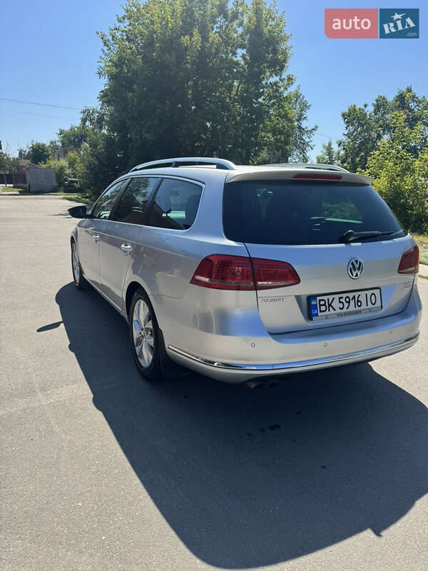 Універсал Volkswagen Passat 2011 в Охтирці
