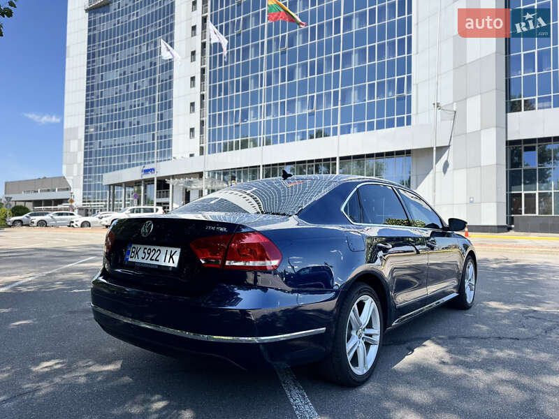 Седан Volkswagen Passat 2012 в Рівному