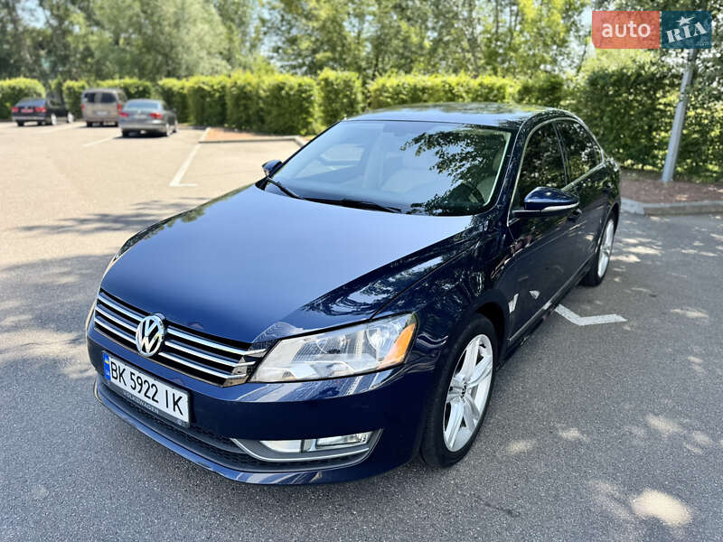 Седан Volkswagen Passat 2012 в Рівному