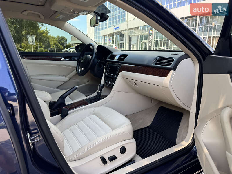 Седан Volkswagen Passat 2012 в Рівному