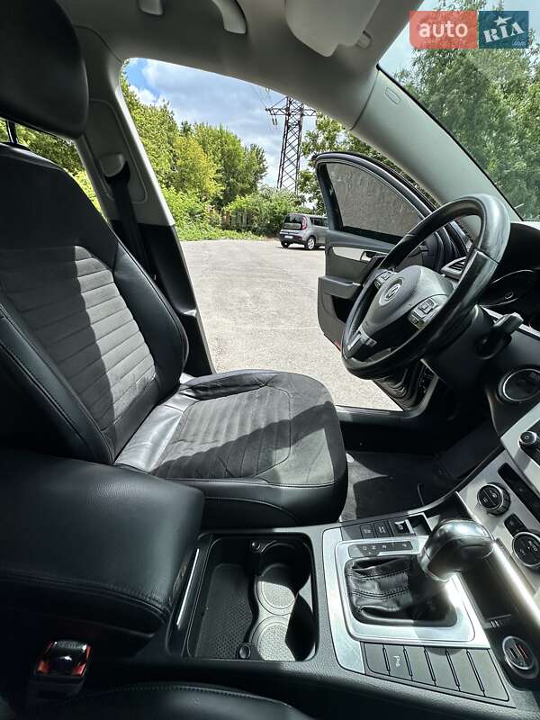 Седан Volkswagen Passat 2012 в Днепре