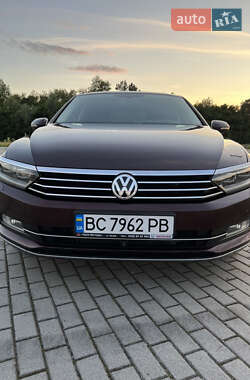 Седан Volkswagen Passat 2015 в Львові