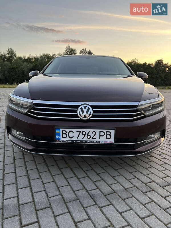 Седан Volkswagen Passat 2015 в Львове