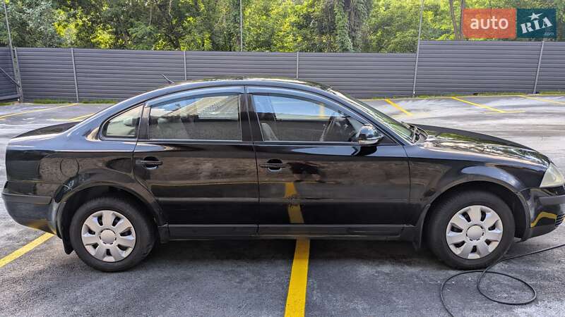 Седан Volkswagen Passat 2005 в Києві