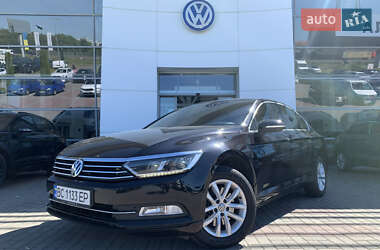 Седан Volkswagen Passat 2015 в Львове