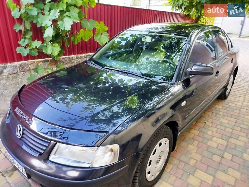Седан Volkswagen Passat 2000 в Умані