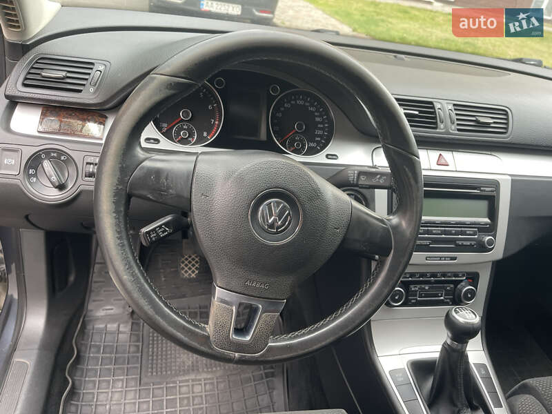 Седан Volkswagen Passat 2010 в Крюковщине