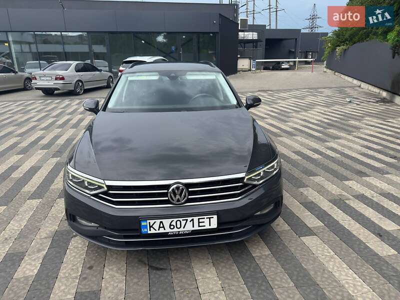 Универсал Volkswagen Passat 2019 в Ужгороде