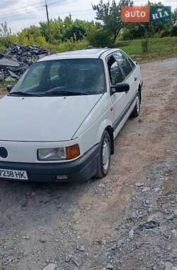 Седан Volkswagen Passat 1993 в Звягеле