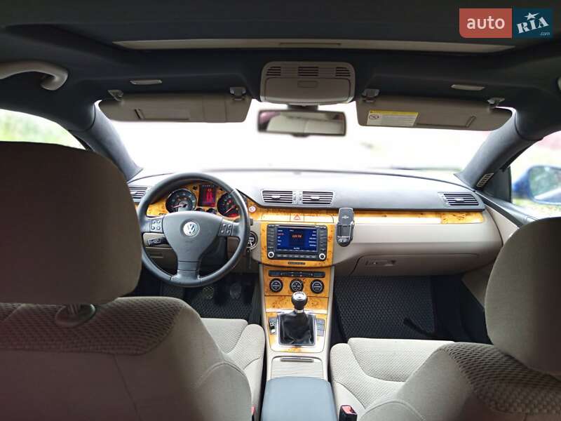 Універсал Volkswagen Passat 2005 в Новояворівську