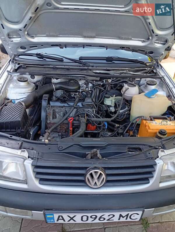 Седан Volkswagen Passat 1996 в Новій Водолагі