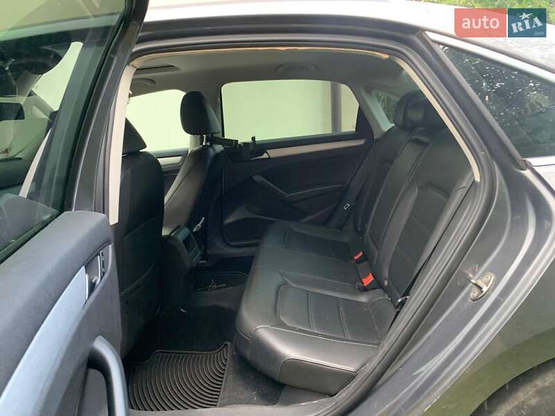 Седан Volkswagen Passat 2012 в Макарове