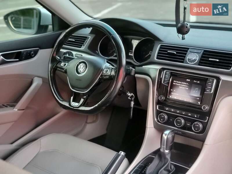 Седан Volkswagen Passat 2016 в Кропивницком
