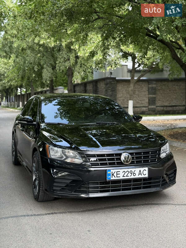 Седан Volkswagen Passat 2016 в Днепре