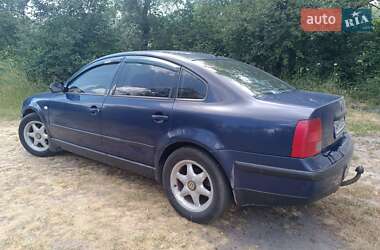 Седан Volkswagen Passat 2000 в 
