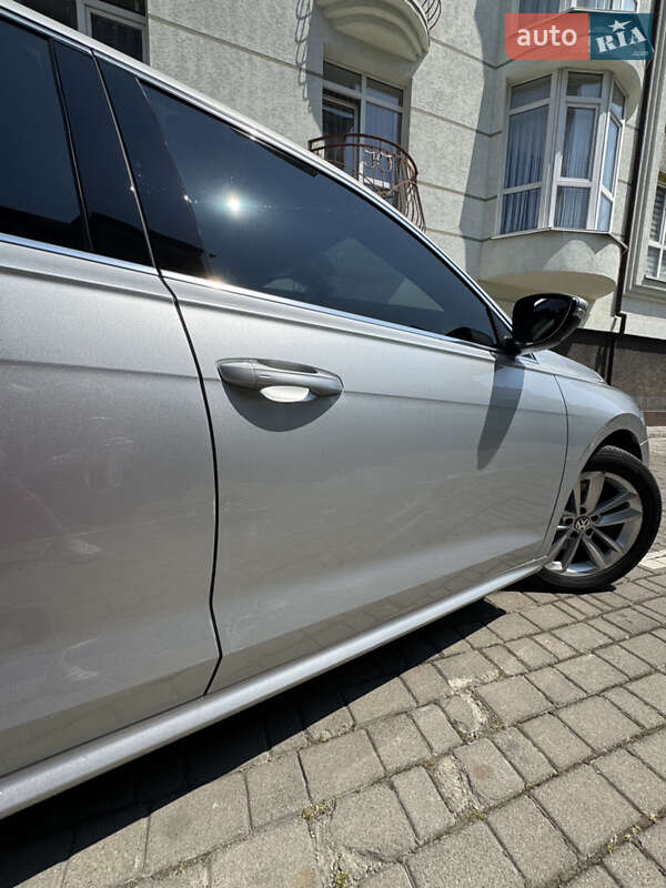 Седан Volkswagen Passat 2020 в Ивано-Франковске