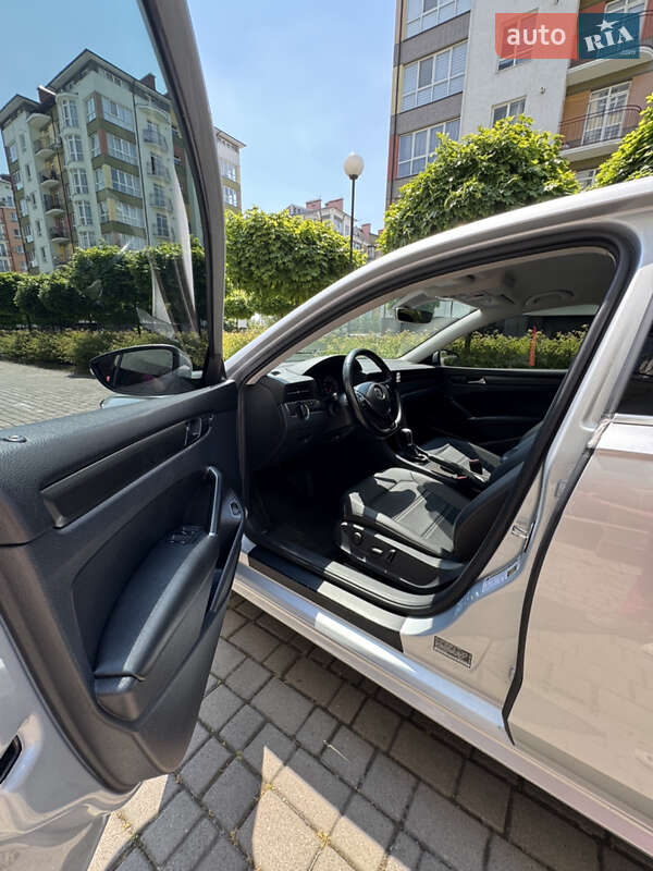 Седан Volkswagen Passat 2020 в Ивано-Франковске