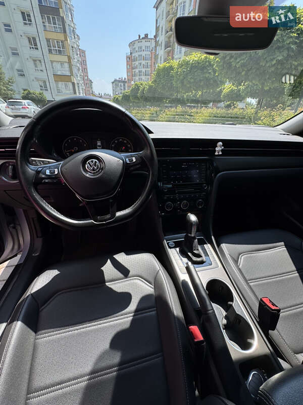 Седан Volkswagen Passat 2020 в Ивано-Франковске