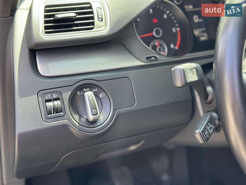 Універсал Volkswagen Passat 2012 в Івано-Франківську