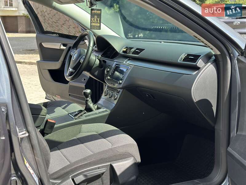 Універсал Volkswagen Passat 2012 в Івано-Франківську