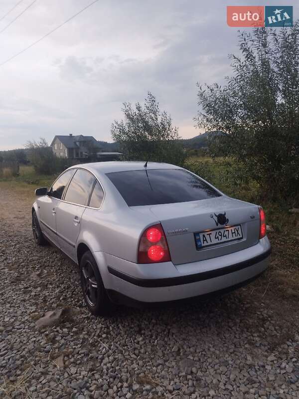 Седан Volkswagen Passat 2000 в Надворной