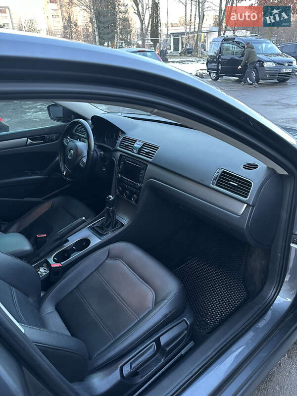 Седан Volkswagen Passat 2014 в Львове