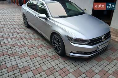 Седан Volkswagen Passat 2015 в Тячеве