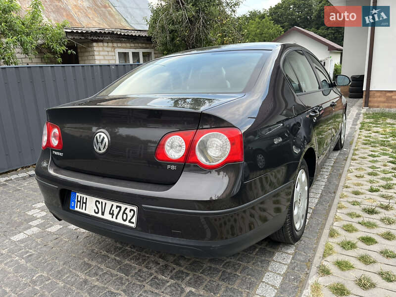 Седан Volkswagen Passat 2005 в Звягелі
