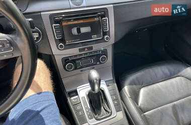 Універсал Volkswagen Passat 2011 в 