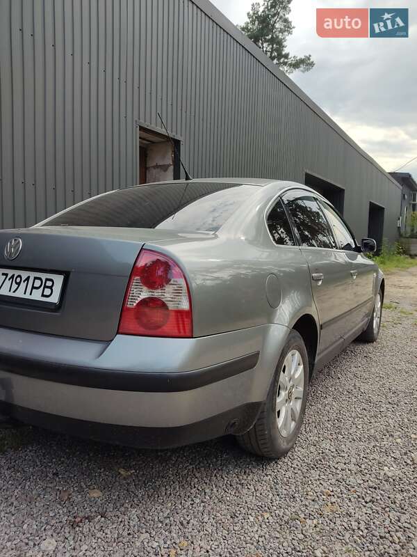 Седан Volkswagen Passat 2003 в Українці