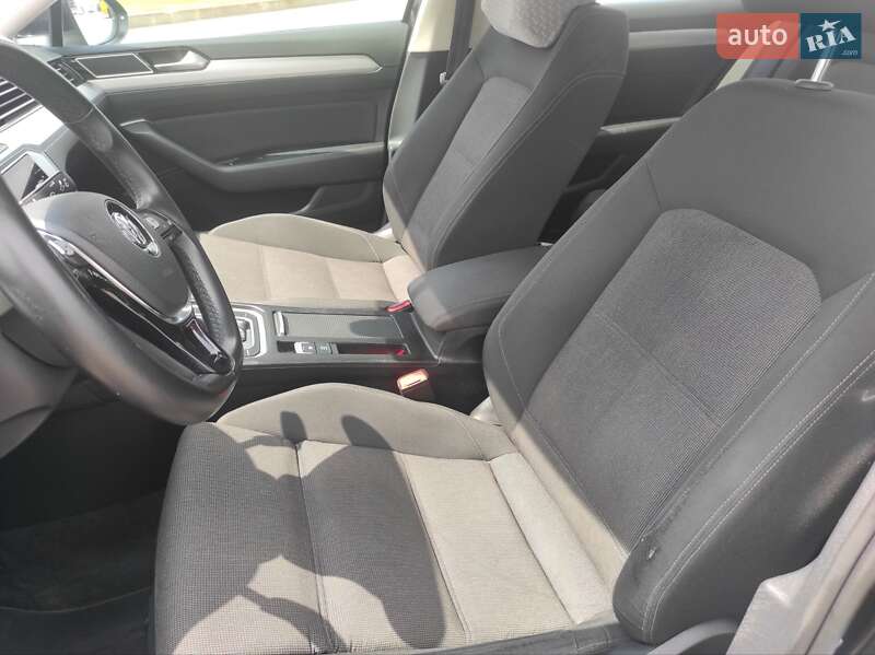 Седан Volkswagen Passat 2017 в Киеве