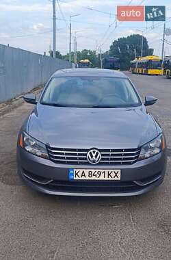 Седан Volkswagen Passat 2012 в Киеве