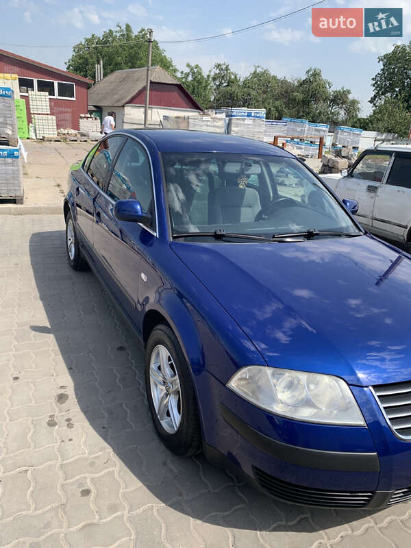 Седан Volkswagen Passat 2001 в Краснограде