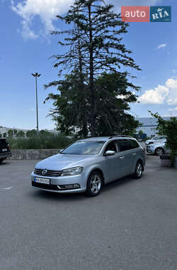 Универсал Volkswagen Passat 2011 в Киеве