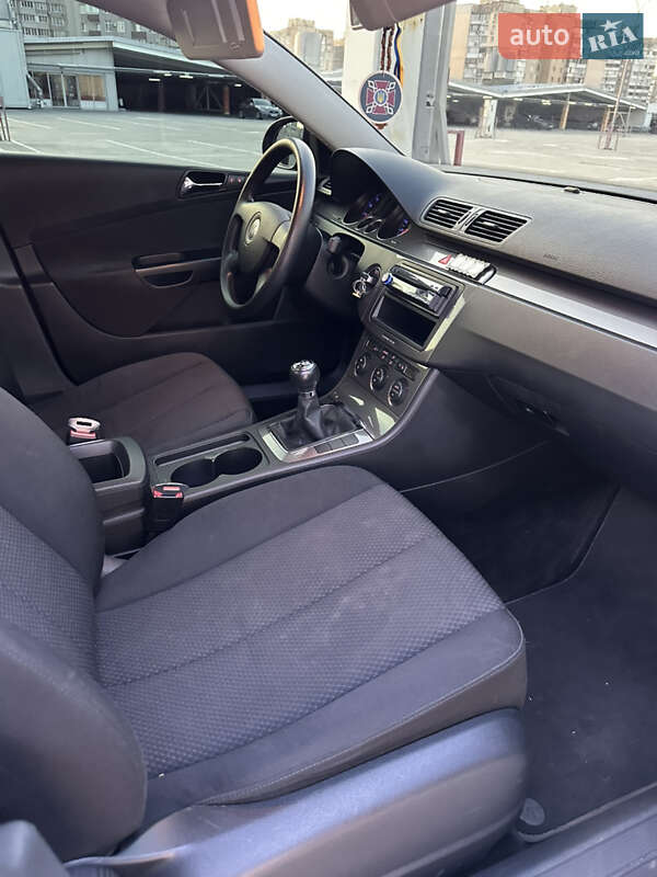 Седан Volkswagen Passat 2008 в Києві