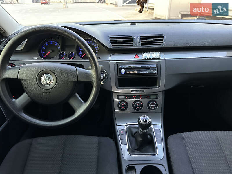 Седан Volkswagen Passat 2008 в Києві