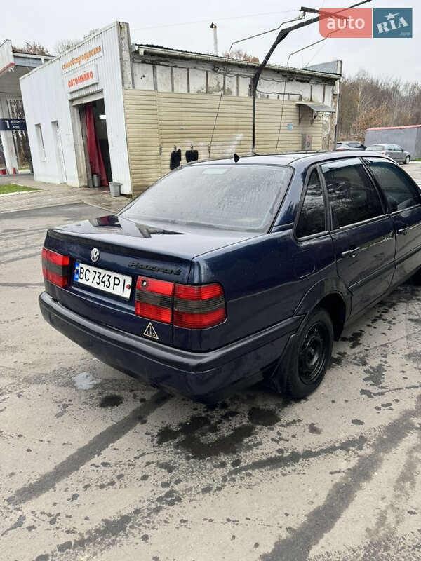 Седан Volkswagen Passat 1996 в Жидачові
