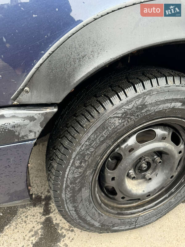 Седан Volkswagen Passat 1996 в Жидачові