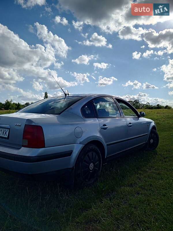 Седан Volkswagen Passat 1998 в Харькове