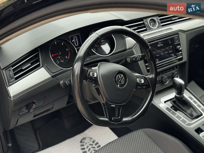 Универсал Volkswagen Passat 2017 в Мукачево