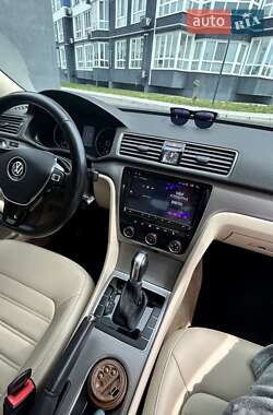 Седан Volkswagen Passat 2014 в 