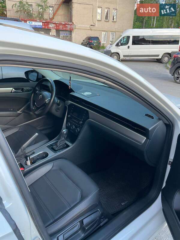 Седан Volkswagen Passat 2020 в Львові