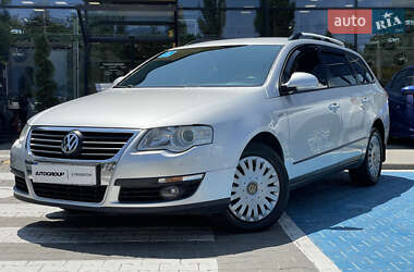 Універсал Volkswagen Passat 2010 в Одесі