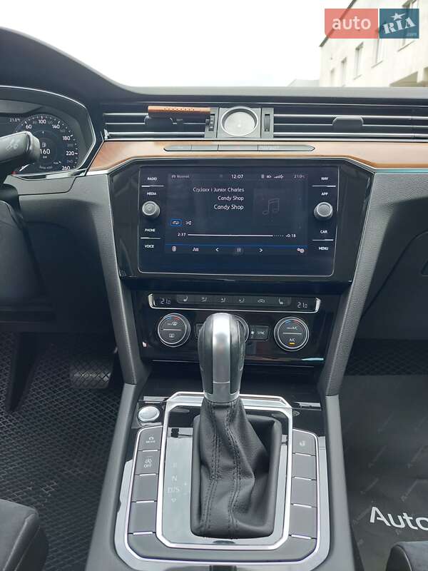 Седан Volkswagen Passat 2019 в Черновцах