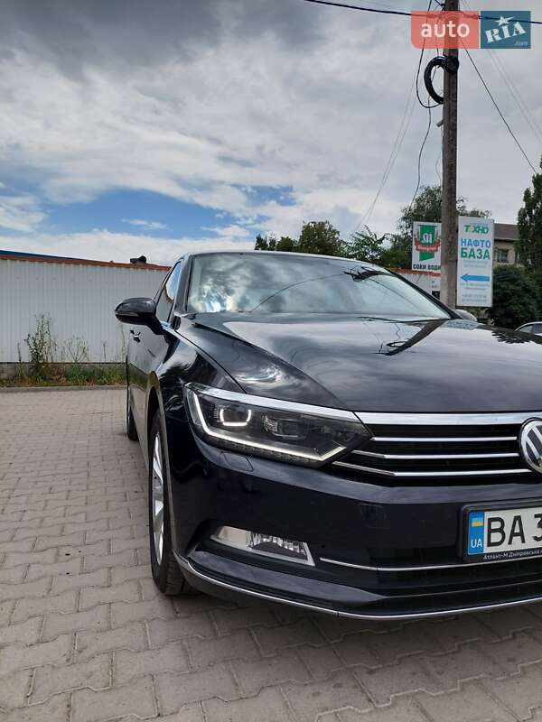 Седан Volkswagen Passat 2019 в Черновцах