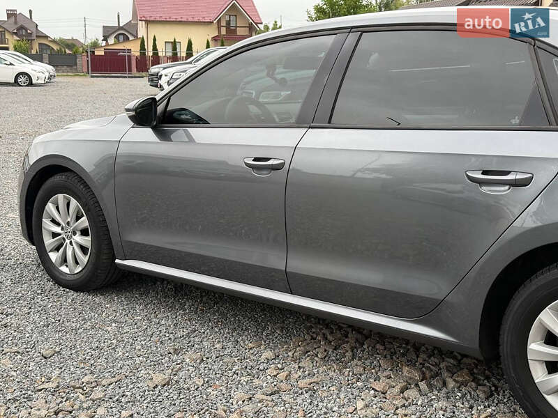 Седан Volkswagen Passat 2012 в Стрые