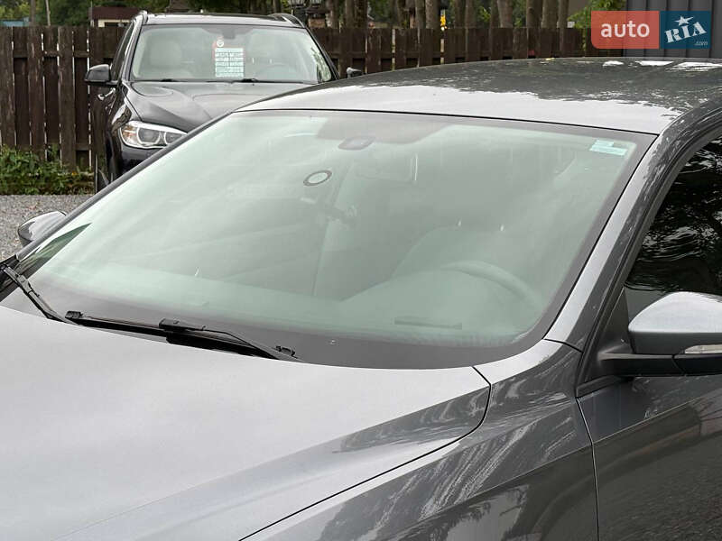 Седан Volkswagen Passat 2012 в Стрые