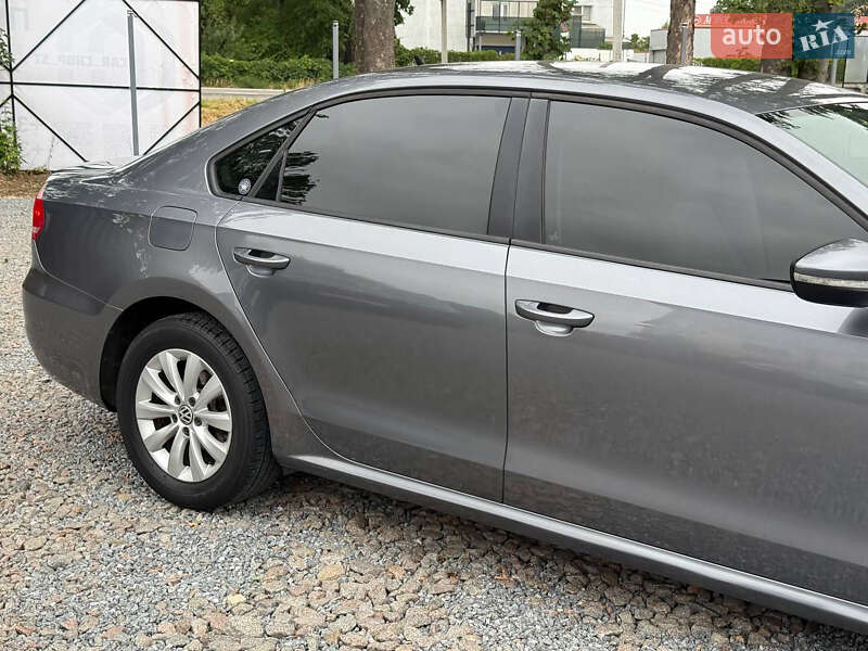 Седан Volkswagen Passat 2012 в Стрые